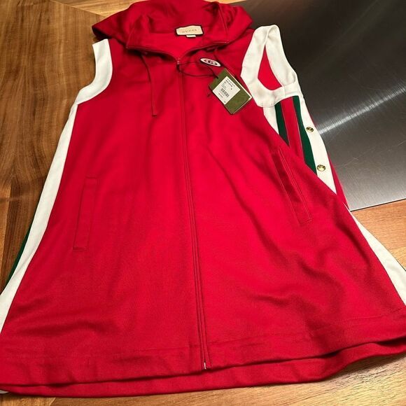 NWT- GUCCI red sleeveless hoodie dress with green and white stripes. Size medium - Picture 13 of 17